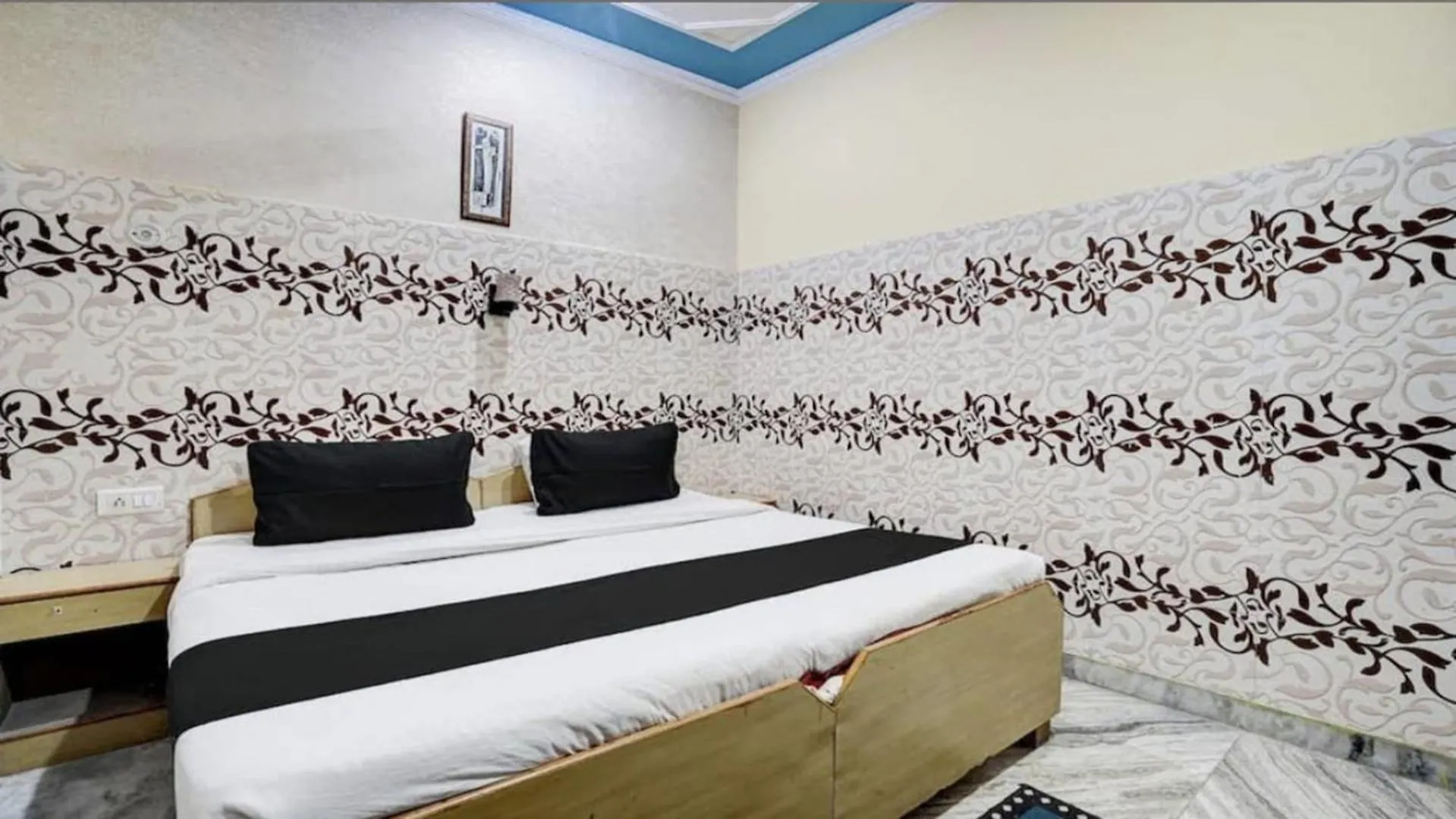 Pyrenees Homestay Agra  4*, Agra (Uttar Pradesh)