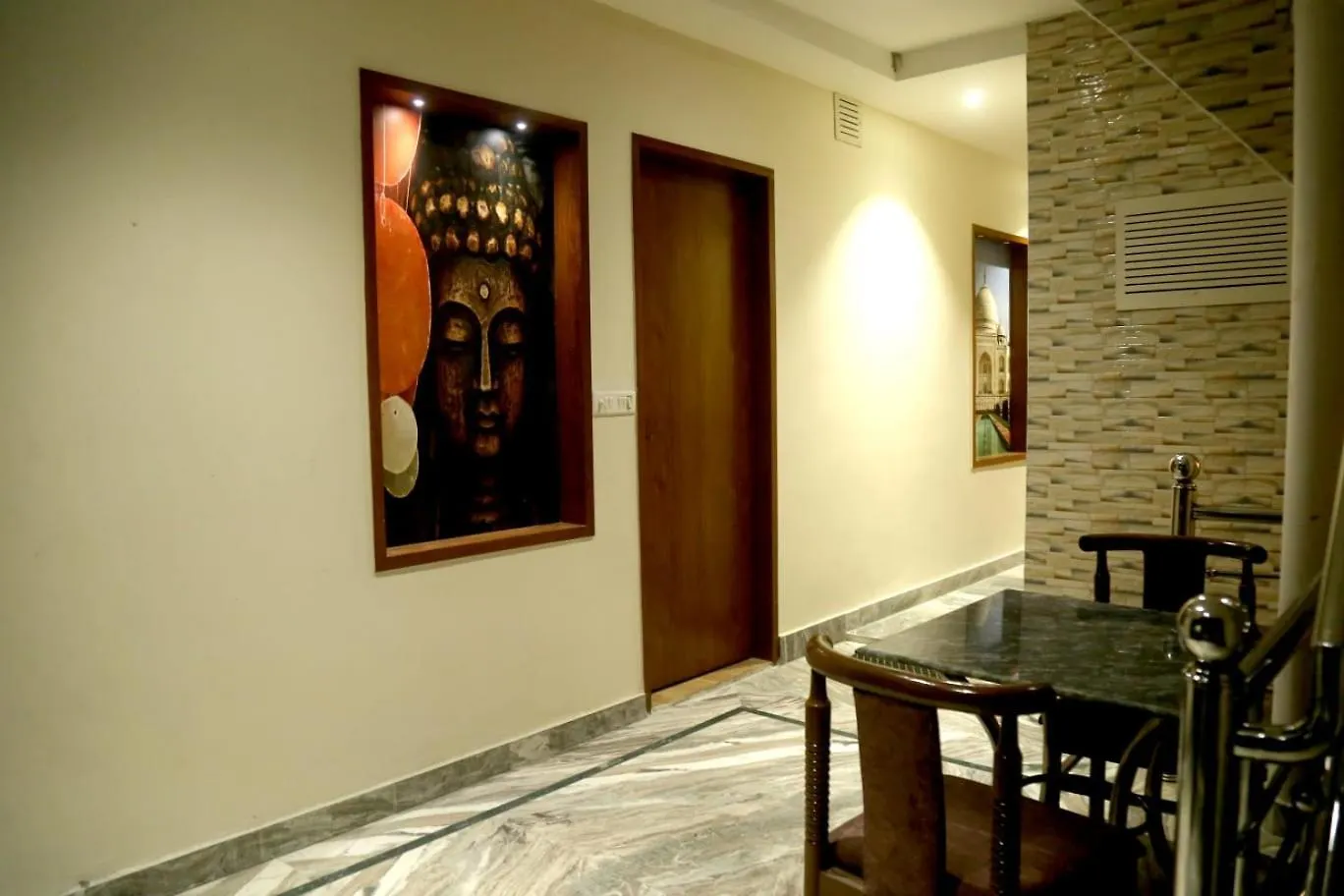 Pyrenees Homestay Agra  4*, Agra (Uttar Pradesh)