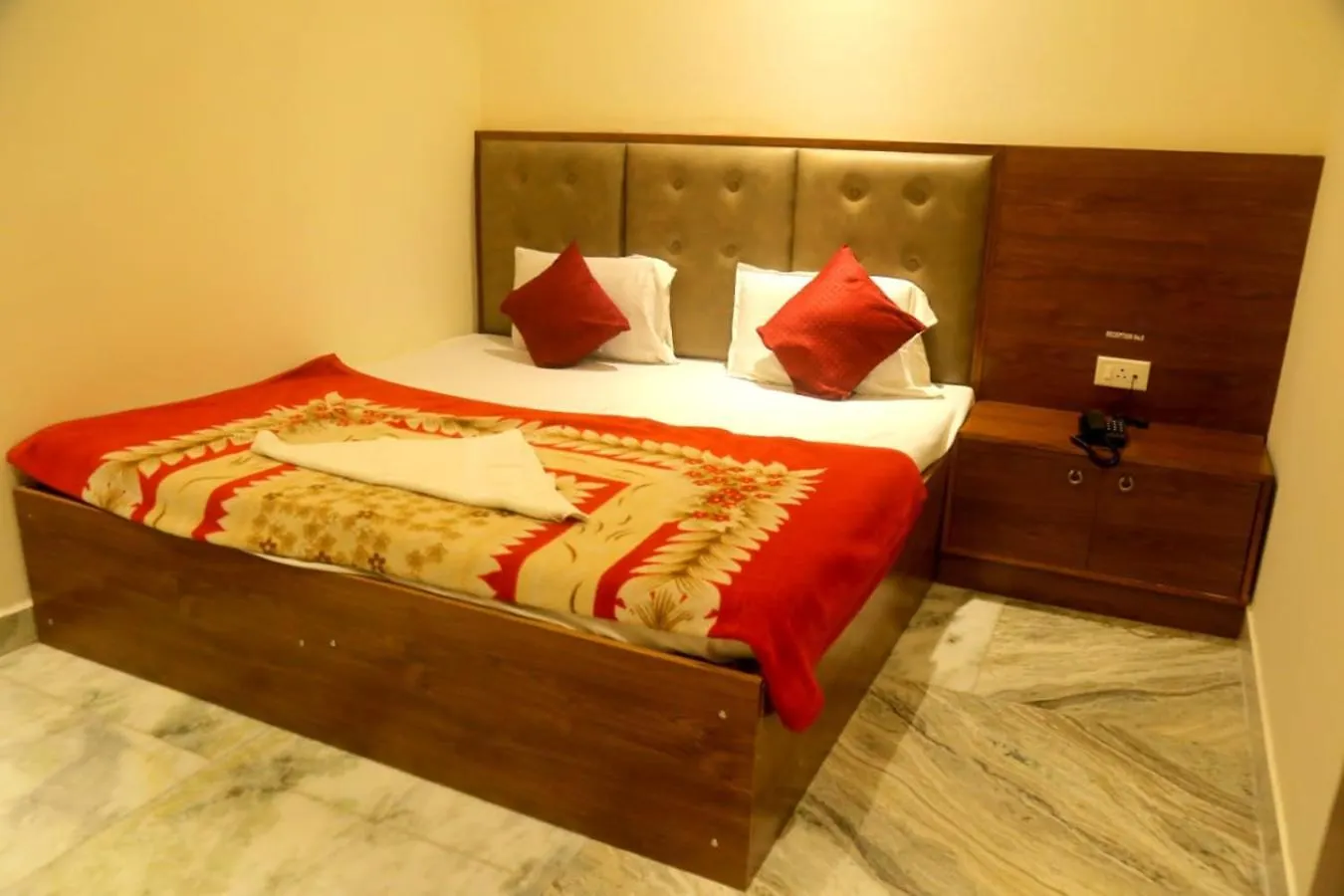 Pyrenees Homestay Agra  Frühstückspension