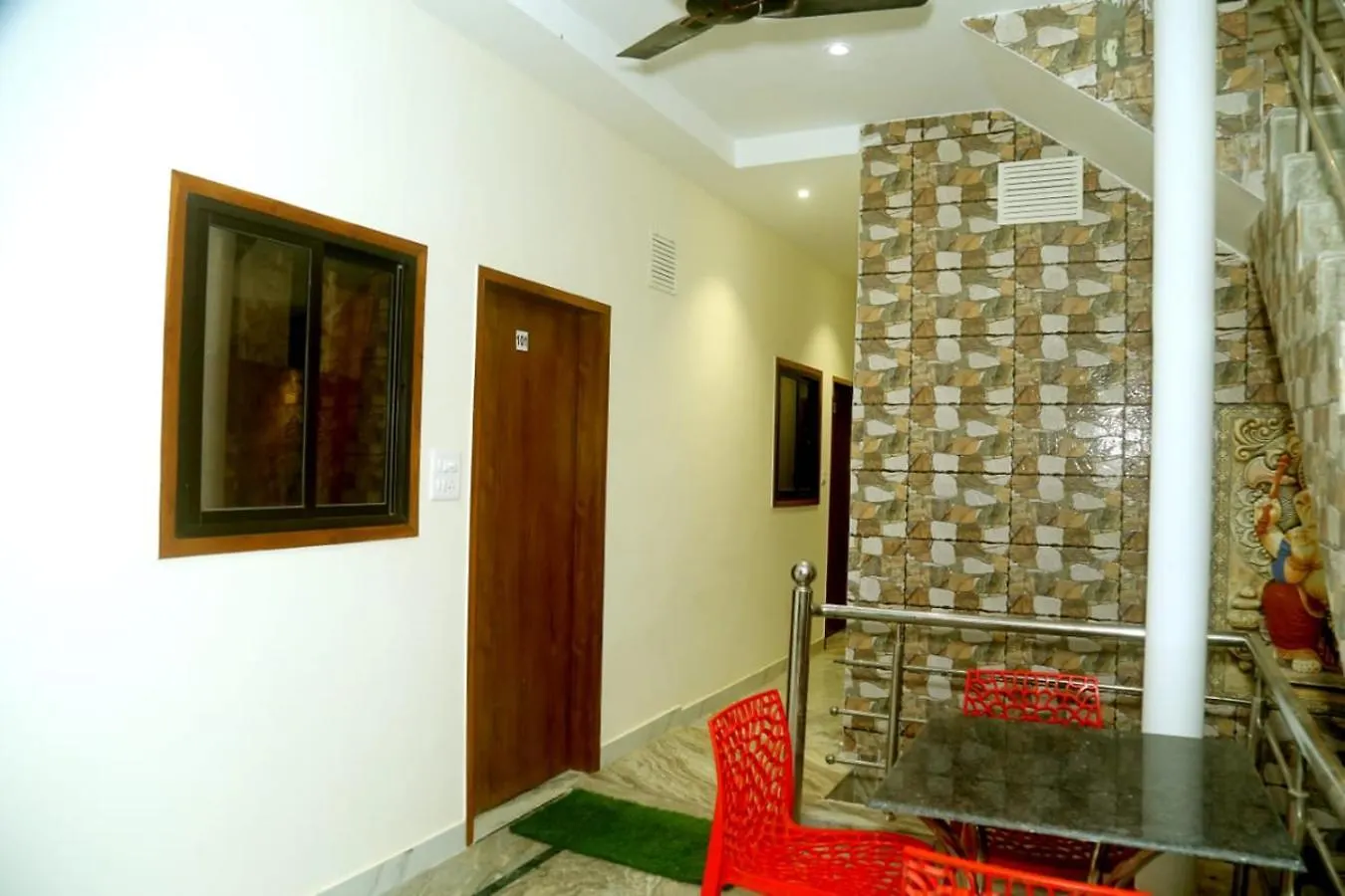 Pyrenees Homestay Agra  Frühstückspension